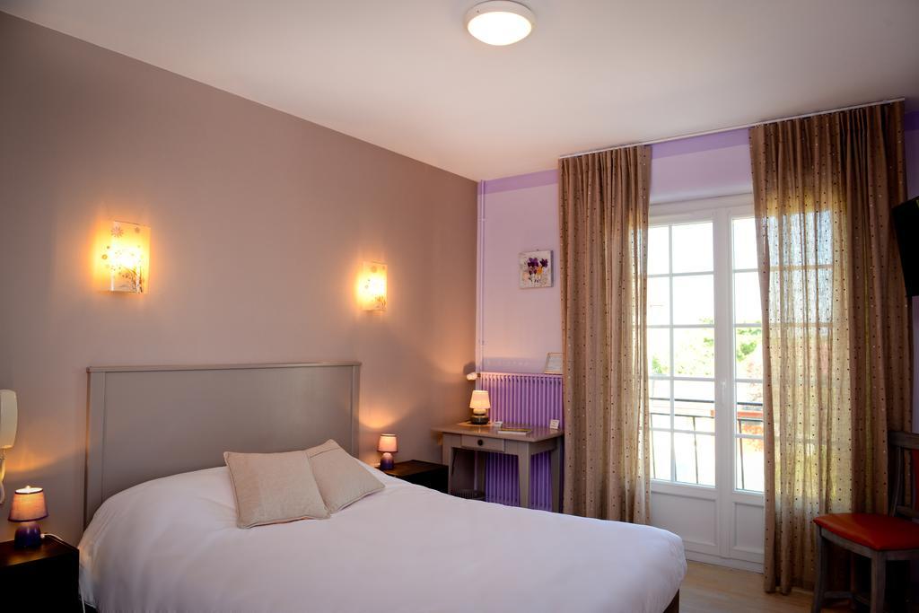 ホテル Logis Chez Germaine Geüs-d'Oloron 部屋 写真