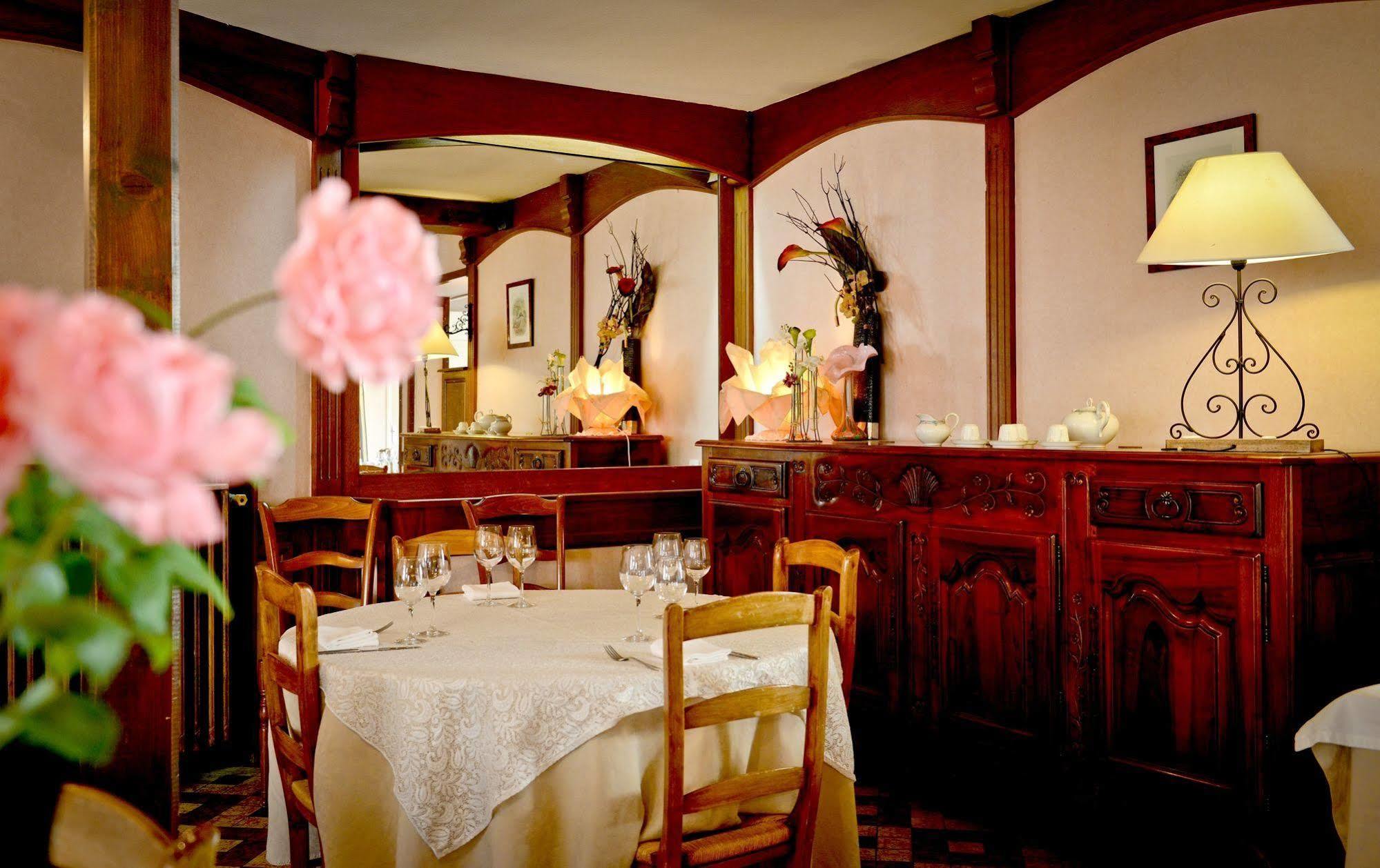 ホテル Logis Chez Germaine Geüs-d'Oloron エクステリア 写真